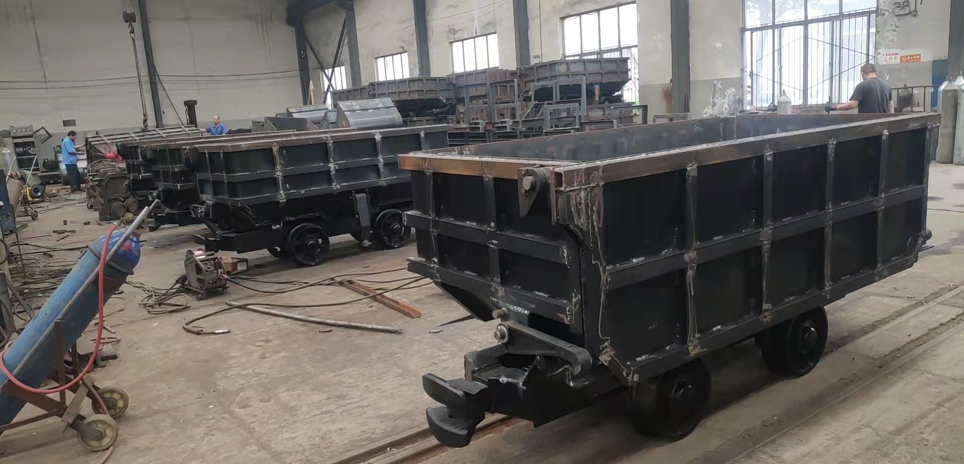 High Quality Side Dumping Cars Single Side Dumping Mine Cart Dumping Mining Wagon Side Dump Mine Car